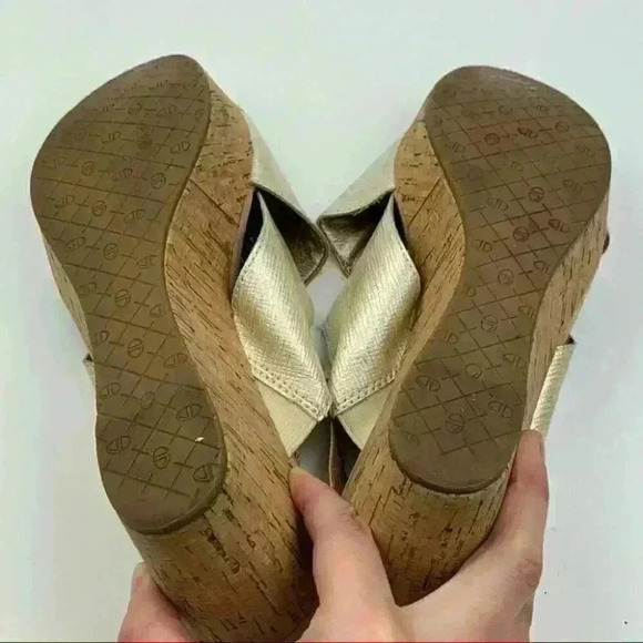 Joan & David Circa Wedge Flatform CJWANDY 7.5 Gold - Picture 6 of 12
